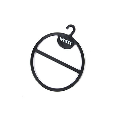 logo adapté aux besoins du client par cintres en plastique ovales noirs d'écharpe de biens de 17*13cm